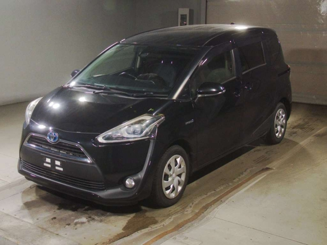 TOYOTA SIENTA — фото