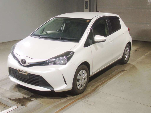 TOYOTA VITZ — фото