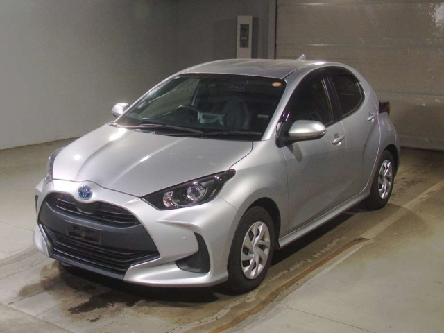 TOYOTA YARIS — фото