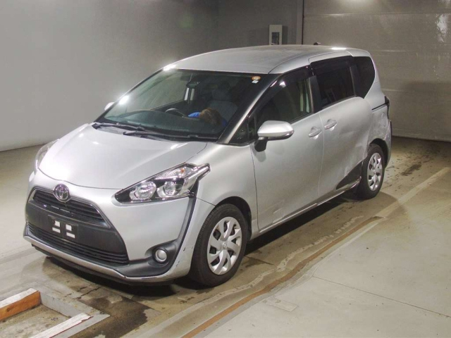 TOYOTA SIENTA — фото