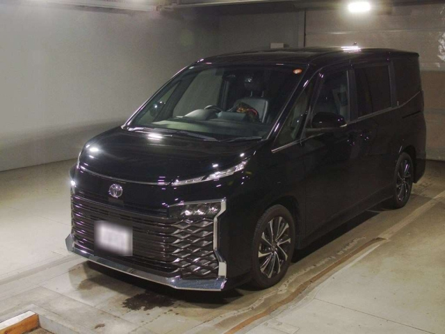 TOYOTA VOXY — фото