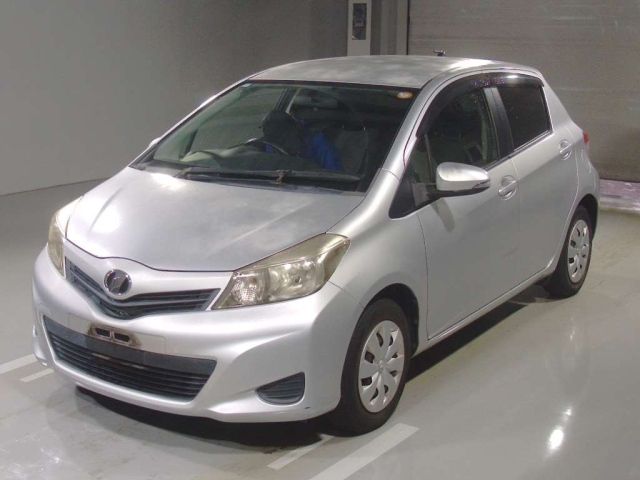 TOYOTA VITZ — фото