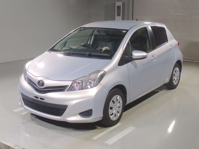 TOYOTA VITZ — фото