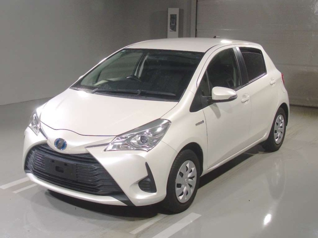 TOYOTA VITZ — фото