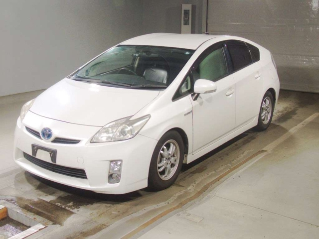 TOYOTA PRIUS — фото