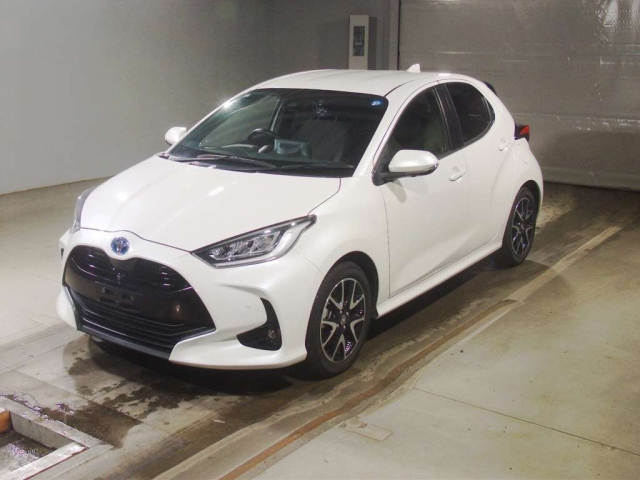 TOYOTA YARIS — фото