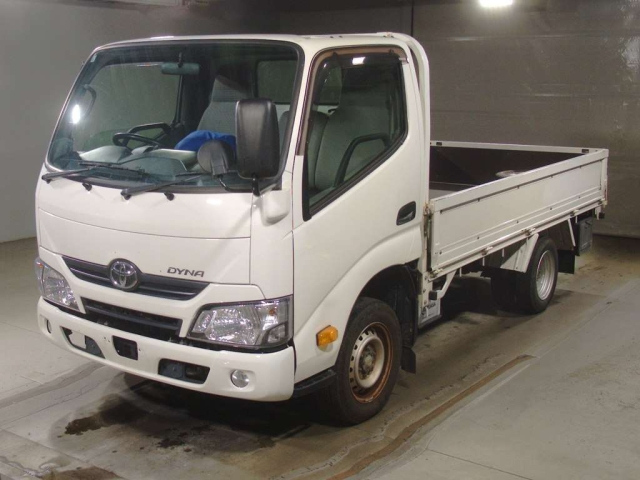 TOYOTA DYNA — фото