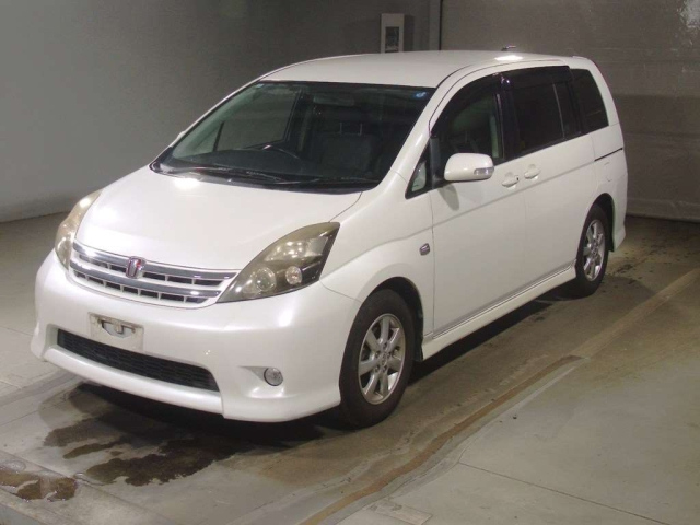 TOYOTA ISIS — фото