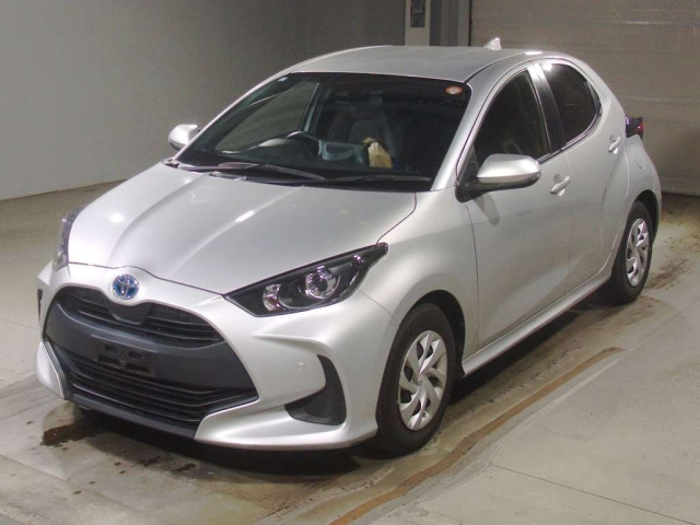 TOYOTA YARIS — фото