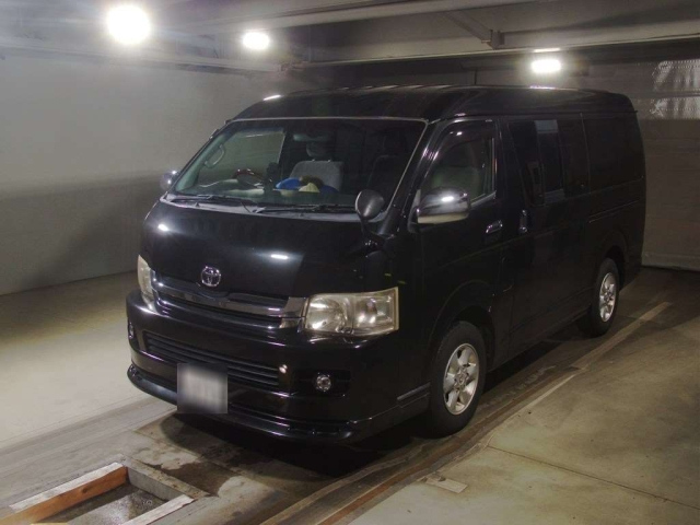 TOYOTA HIACE — фото