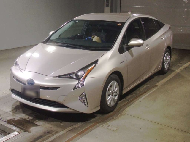 TOYOTA PRIUS — фото