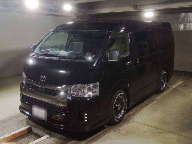 TOYOTA HIACE — фото
