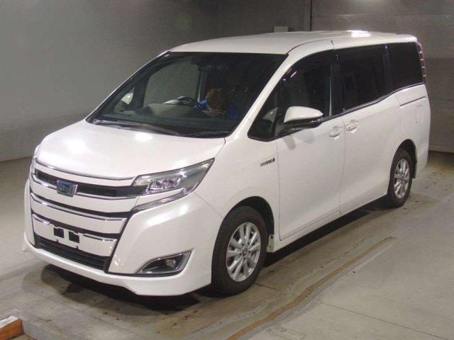 TOYOTA NOAH — фото