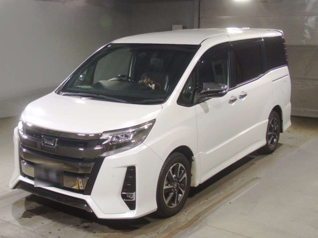TOYOTA NOAH — фото