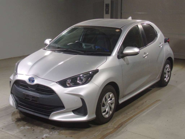 TOYOTA YARIS — фото