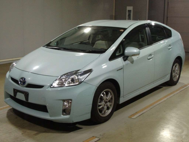 TOYOTA PRIUS — фото
