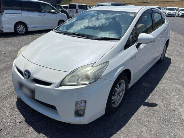 TOYOTA PRIUS — фото