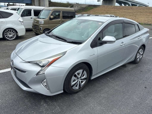 TOYOTA PRIUS — фото
