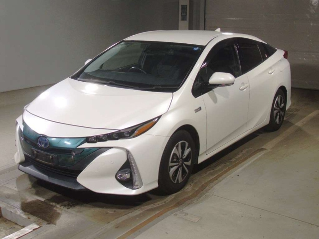 TOYOTA PRIUS — фото