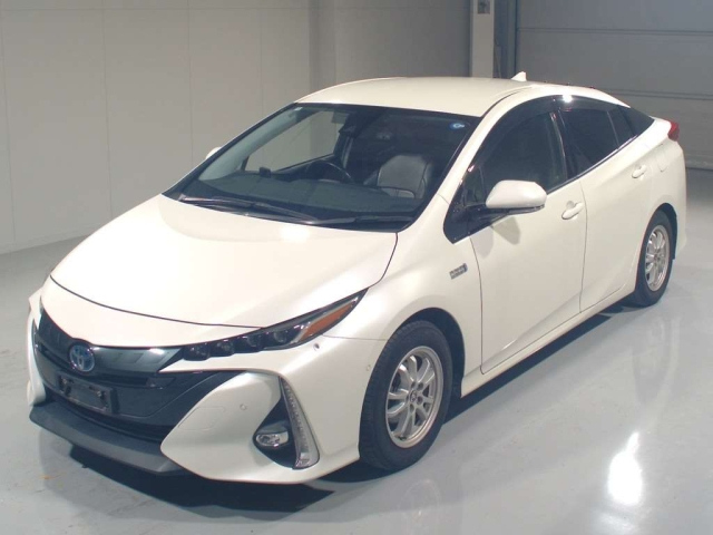 TOYOTA PRIUS — фото
