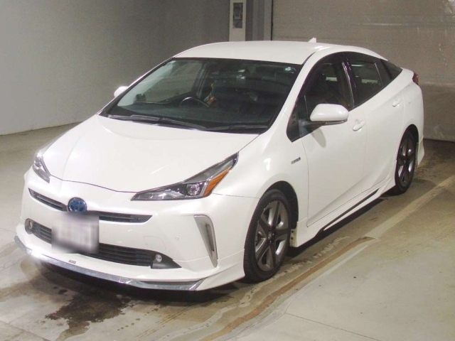 TOYOTA PRIUS — фото