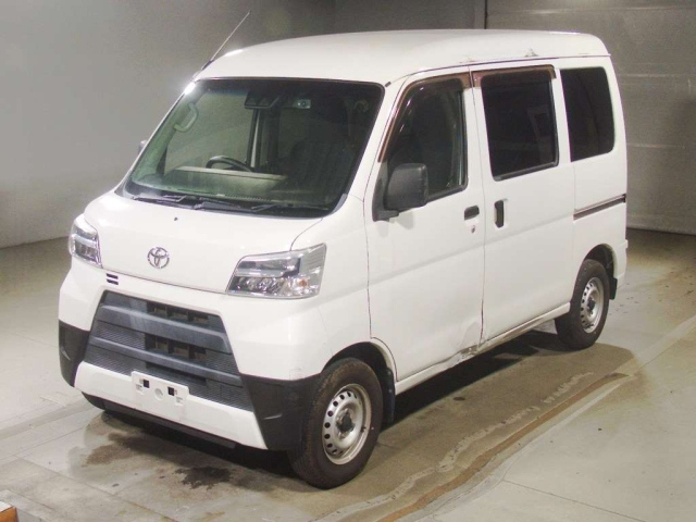 TOYOTA PIXIS — фото