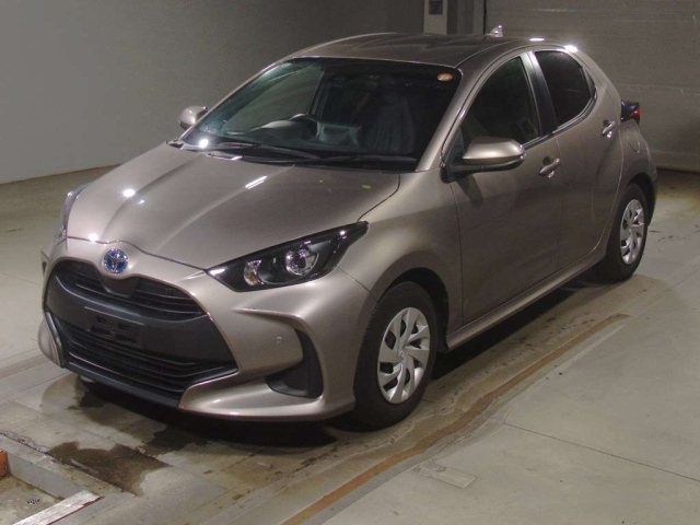 TOYOTA YARIS — фото