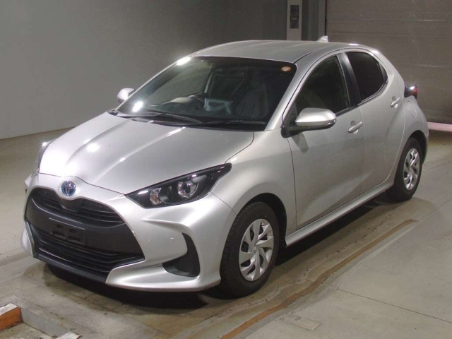 TOYOTA YARIS — фото