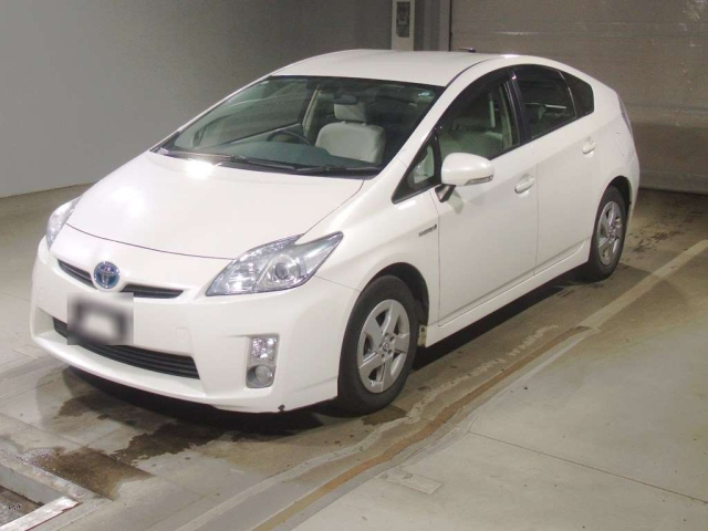 TOYOTA PRIUS — фото
