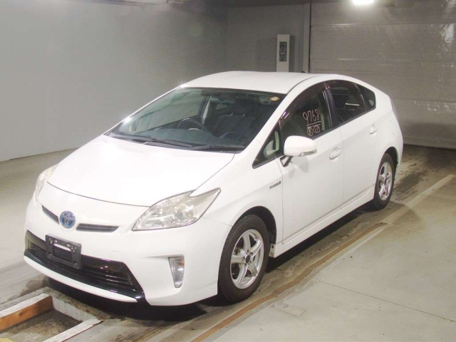 TOYOTA PRIUS — фото