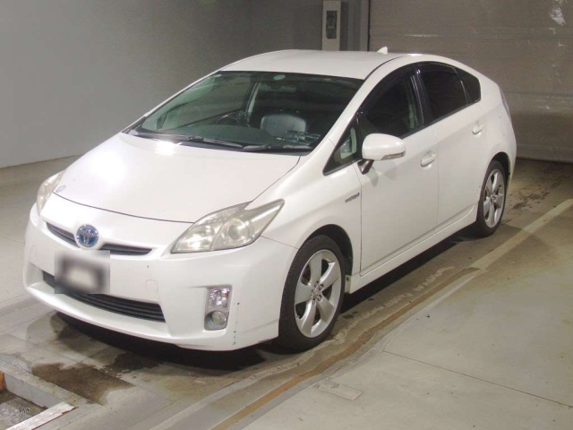 TOYOTA PRIUS — фото