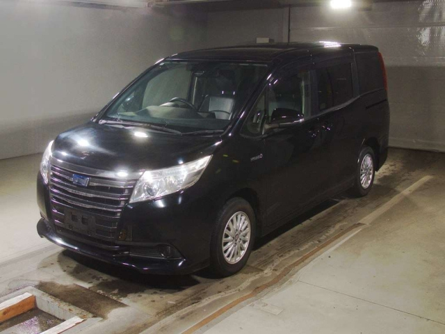TOYOTA NOAH — фото
