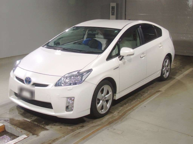 TOYOTA PRIUS — фото