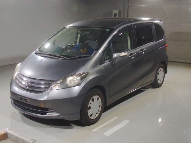 HONDA FREED — фото
