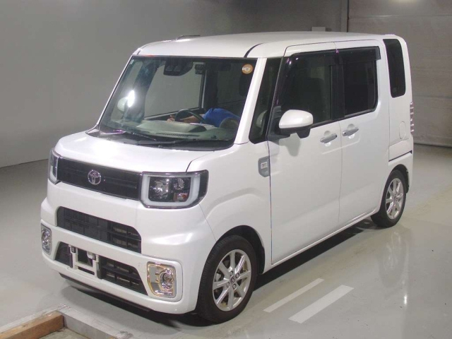 TOYOTA PIXIS — фото
