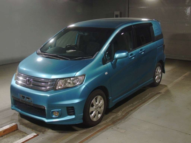 HONDA FREED — фото