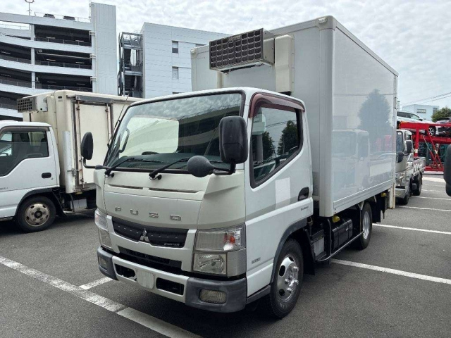MITSUBISHI CANTER — фото