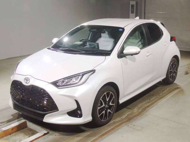 TOYOTA YARIS — фото