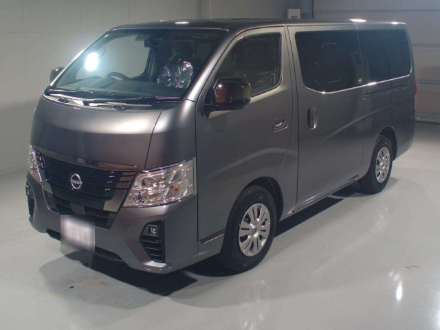 NISSAN CARAVAN — фото
