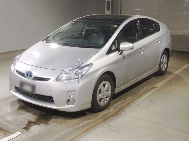 TOYOTA PRIUS — фото