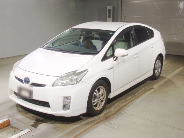 TOYOTA PRIUS — фото