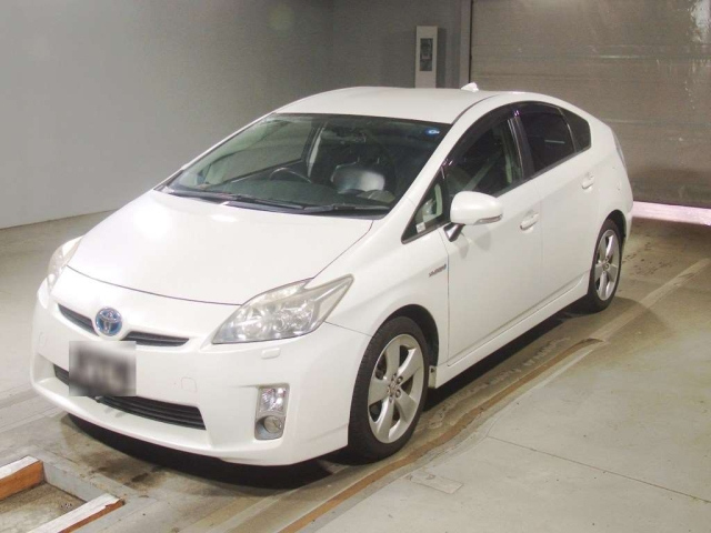 TOYOTA PRIUS — фото