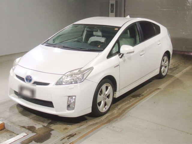 TOYOTA PRIUS — фото
