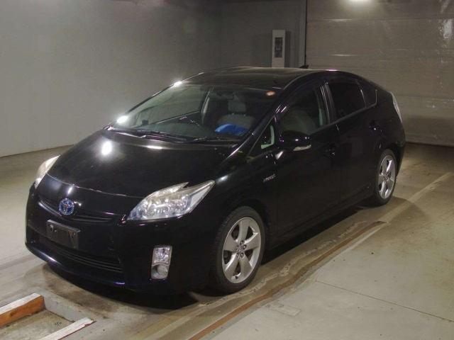TOYOTA PRIUS — фото