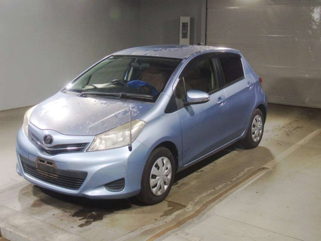 TOYOTA VITZ — фото