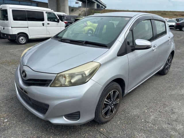 TOYOTA VITZ — фото