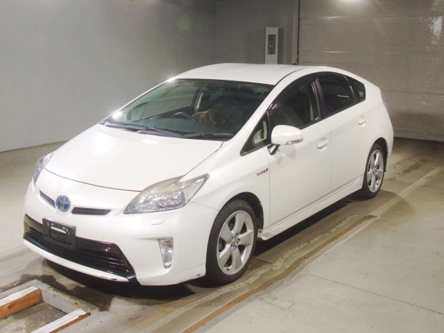 TOYOTA PRIUS — фото
