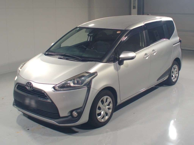TOYOTA SIENTA — фото