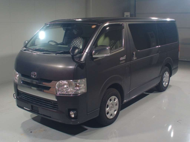 TOYOTA HIACE — фото