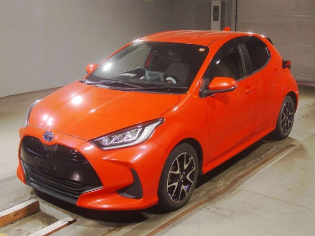 TOYOTA YARIS — фото